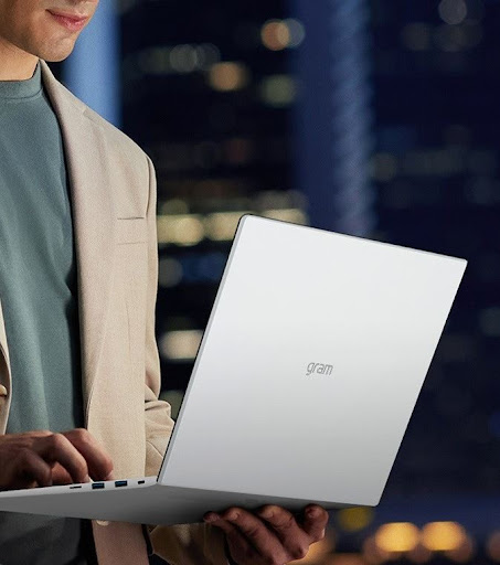 게임과 업무 모두 완벽한 선택, LG그램 17ZD90R-GX76K